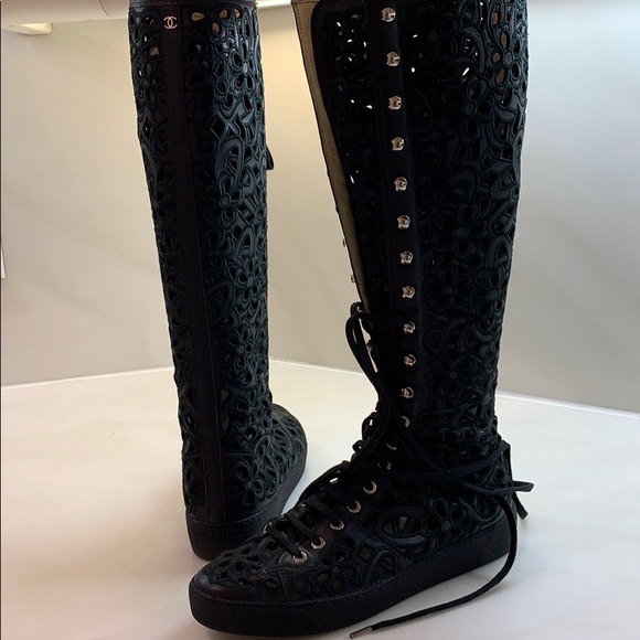 Authentic Chanel. Double sided leather sneaker/boots fabulous camellias all over - Picture 2 of 16